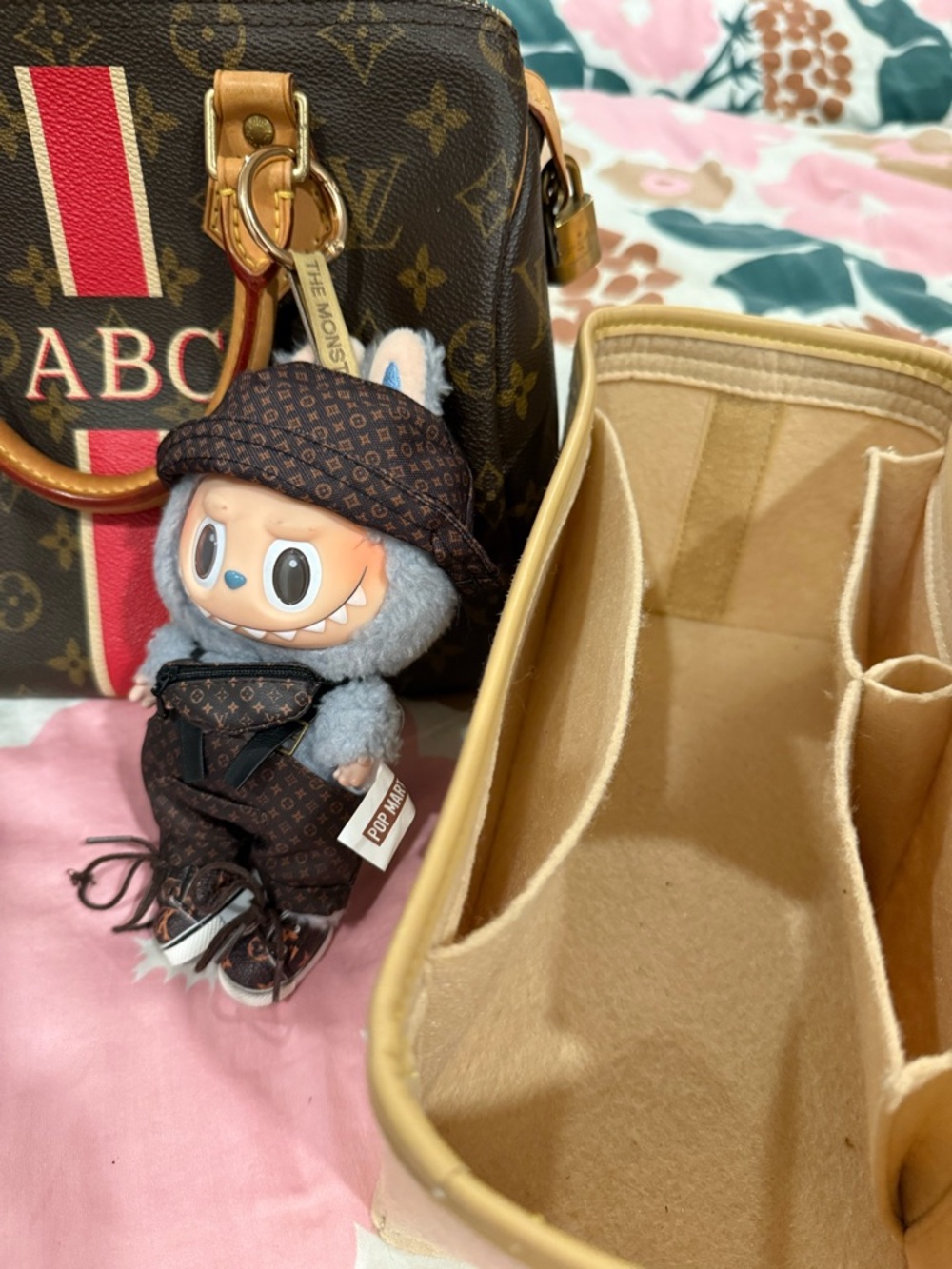 Louis Vuitton Speedy 25 - Picture 8 of 11